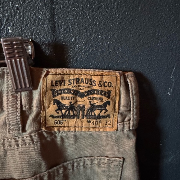 Mens Levi's 505 Khaki Pants - Picture 2 of 3